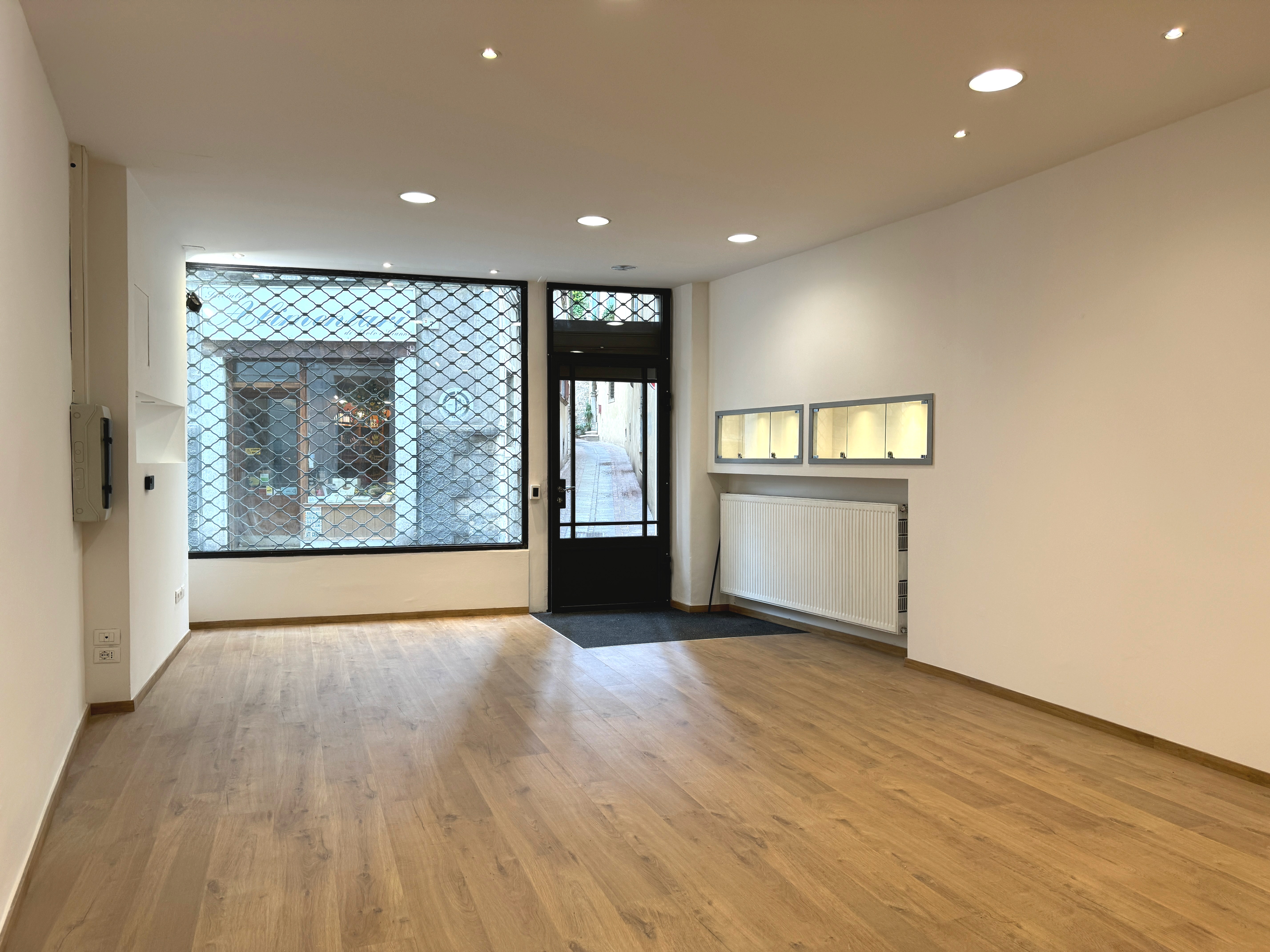 Locale commerciale in affitto a Rovereto