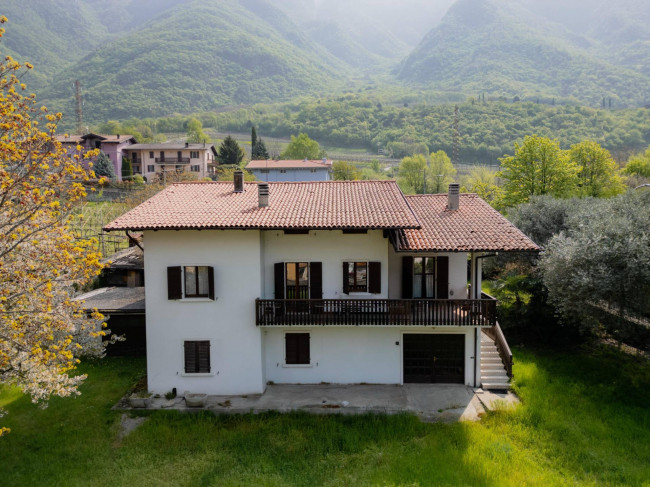 Casa singola in vendita a Avio