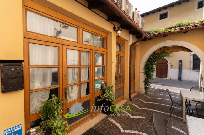 Locale commerciale in affitto a Avio