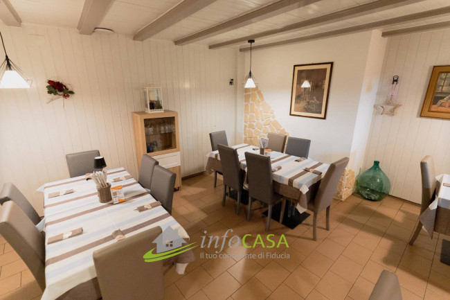 Locale commerciale in affitto a Avio