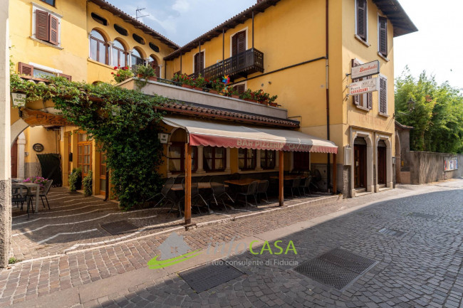 Locale commerciale in affitto a Avio