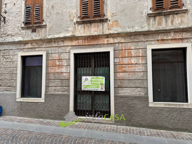 Stabile / Palazzo in vendita a Ala