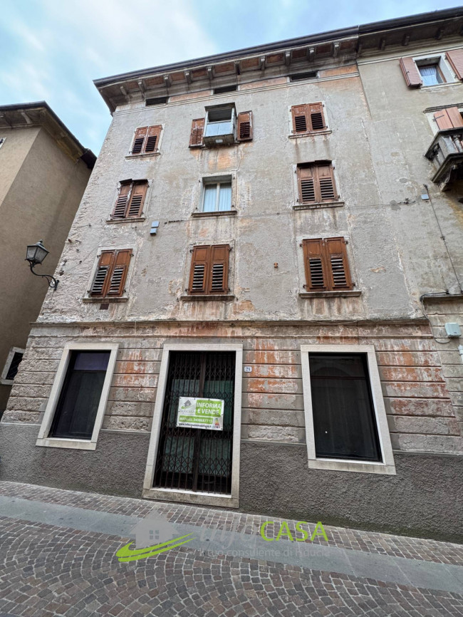 Stabile / Palazzo in vendita a Ala