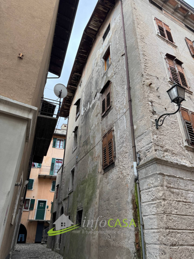 Stabile / Palazzo in vendita a Ala