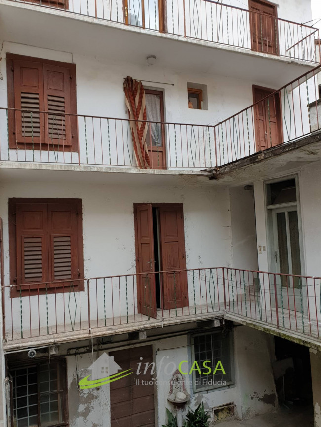 Stabile / Palazzo in vendita a Ala