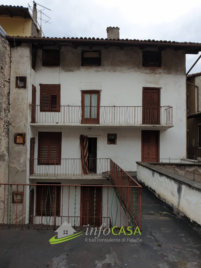 Stabile / Palazzo in vendita a Ala