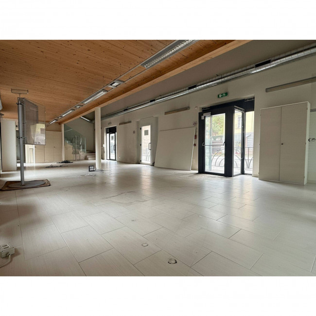 Locale commerciale in affitto a Mezzolombardo