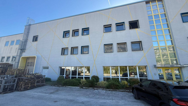 Locale commerciale in affitto a Trento