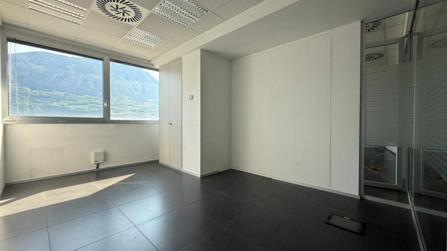 Locale commerciale in vendita a Trento