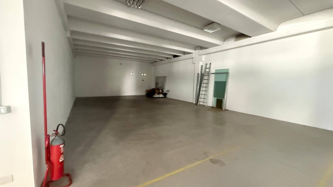 Locale commerciale in vendita a Trento