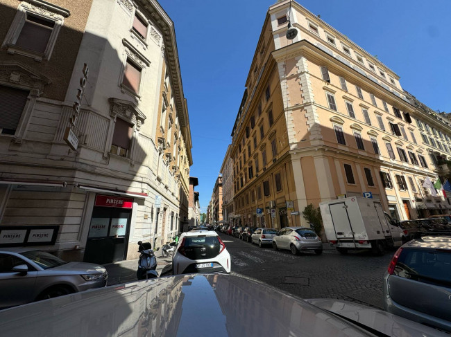Locale commerciale in vendita a Roma 