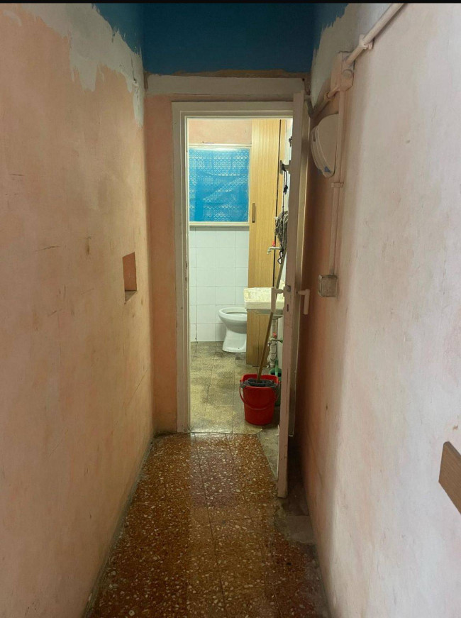 Locale commerciale in affitto a Roma Appio Latino