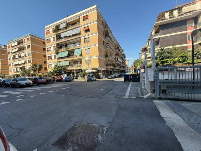 Box o garage in vendita a Roma 