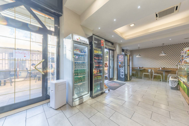 Locale commerciale in vendita a Roma Garbatella