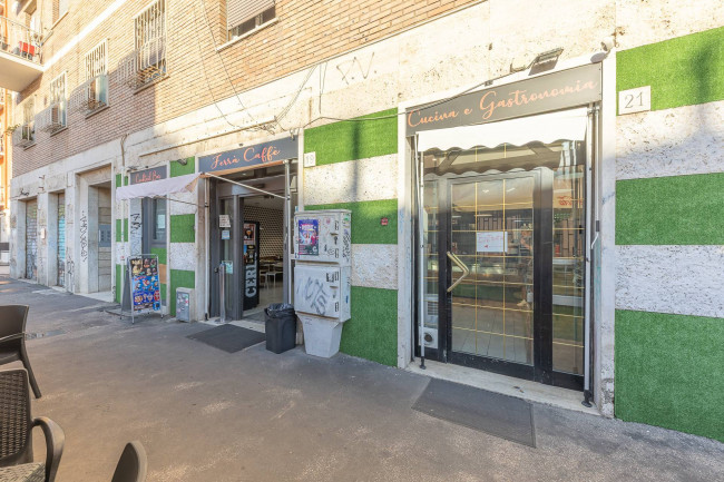 Locale commerciale in vendita a Roma Garbatella
