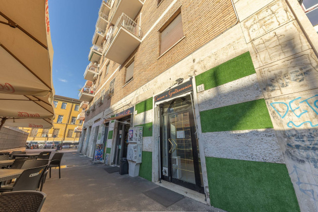 Locale commerciale in vendita a Roma Garbatella