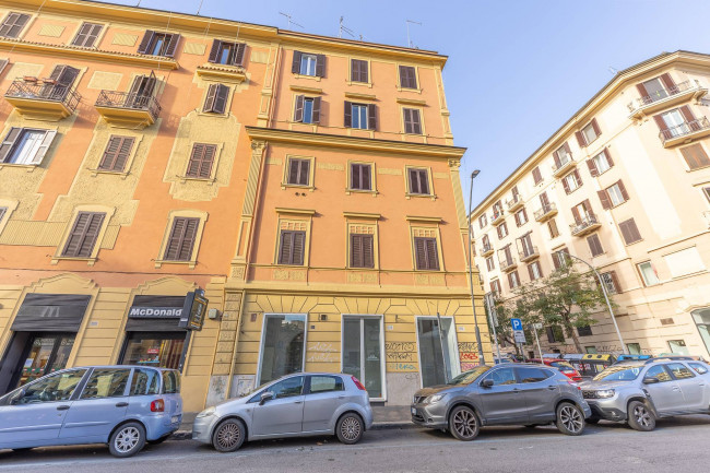 Locale commerciale in affitto a Roma S.Giovanni