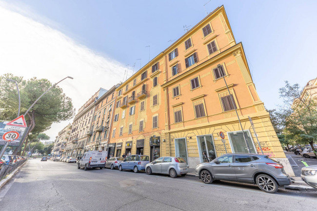 Locale commerciale in affitto a Roma S.Giovanni