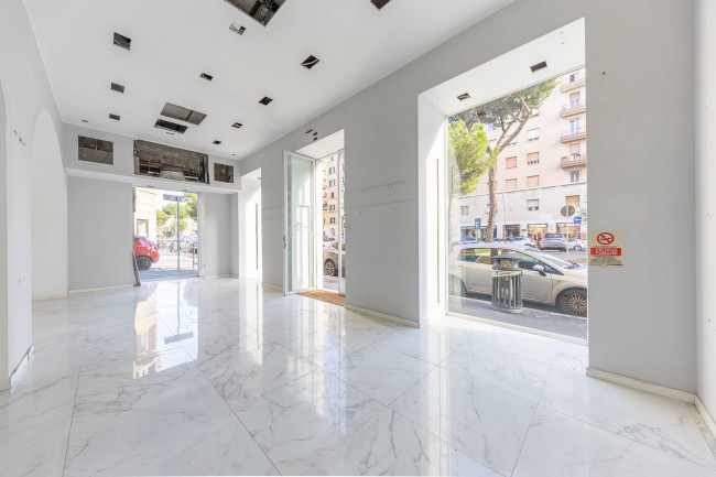Locale commerciale in affitto a Roma S.Giovanni