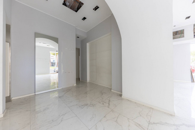 Locale commerciale in affitto a Roma S.Giovanni