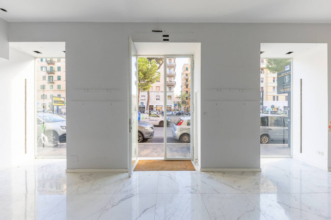 Locale commerciale in affitto a Roma S.Giovanni