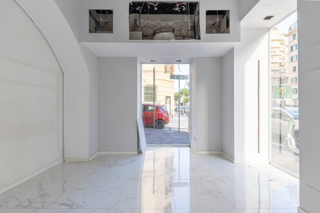 Locale commerciale in affitto a Roma S.Giovanni