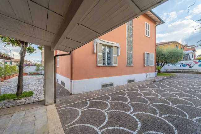 Villa in vendita a Roma Appio Claudio