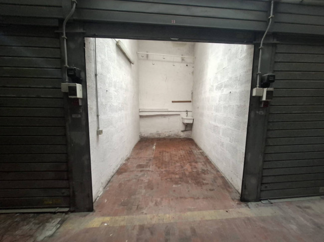 Box o garage in vendita a Roma Colli Albani