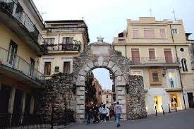 Attività - Licenza in vendita a Taormina