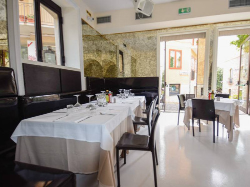 Palazzo/Stabile uso commerciale in vendita a Taormina