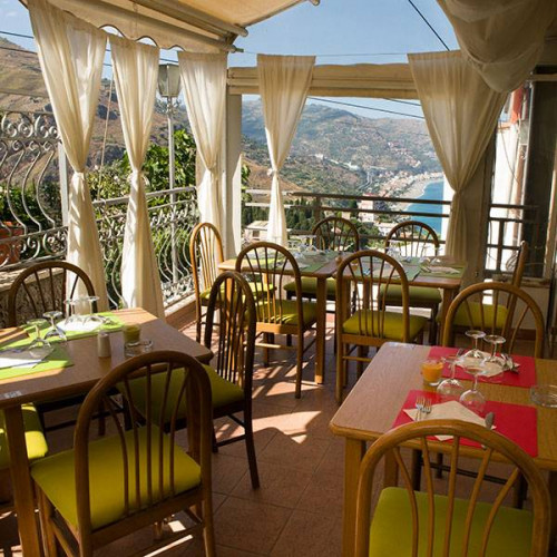 Attività  - Licenza in affitto a Taormina