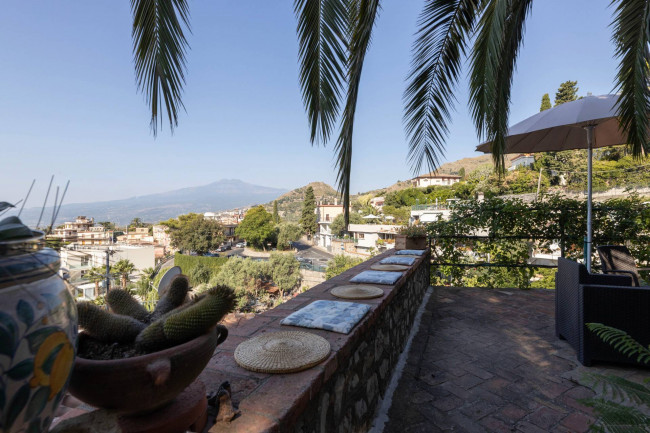 Detached Villa for sale in Taormina