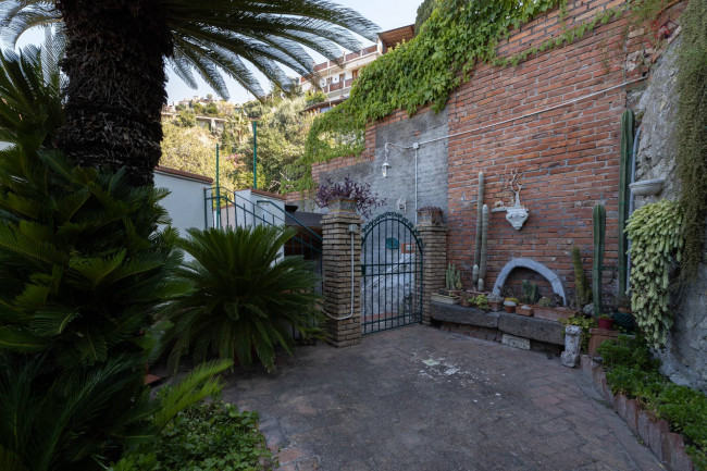 Detached Villa for sale in Taormina