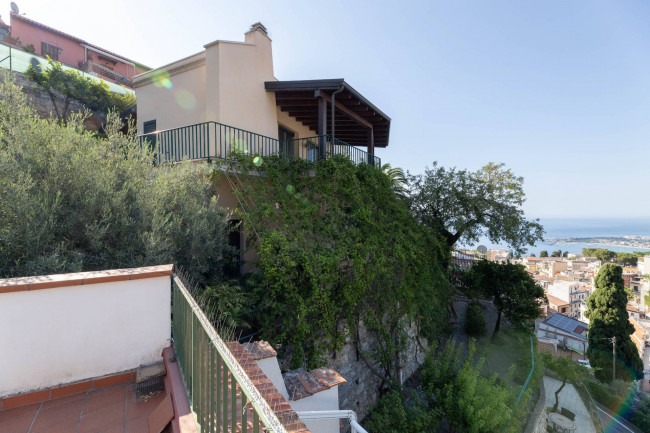 Detached Villa for sale in Taormina