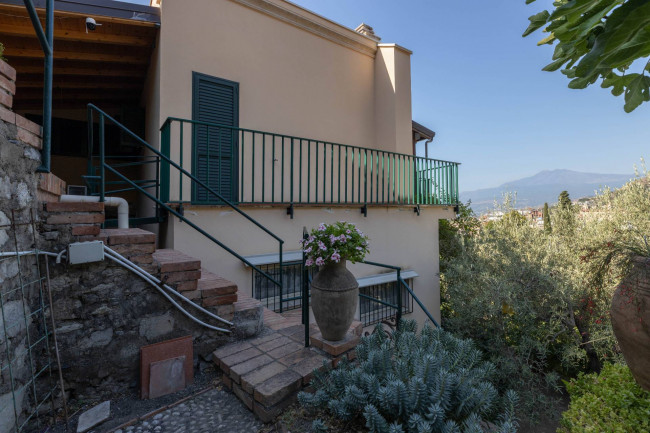 Detached Villa for sale in Taormina