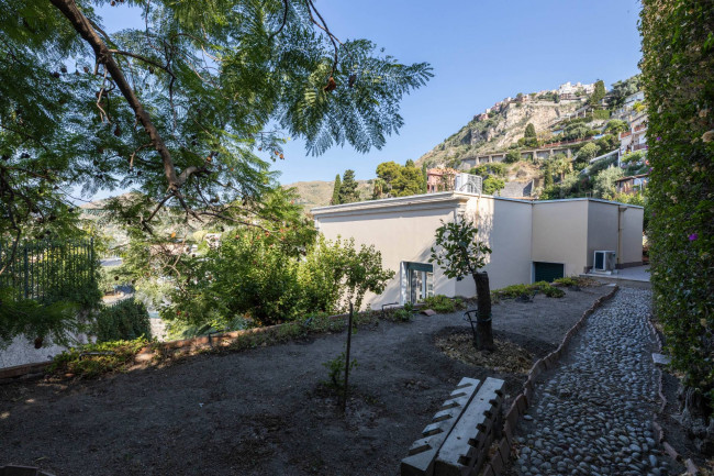 Detached Villa for sale in Taormina
