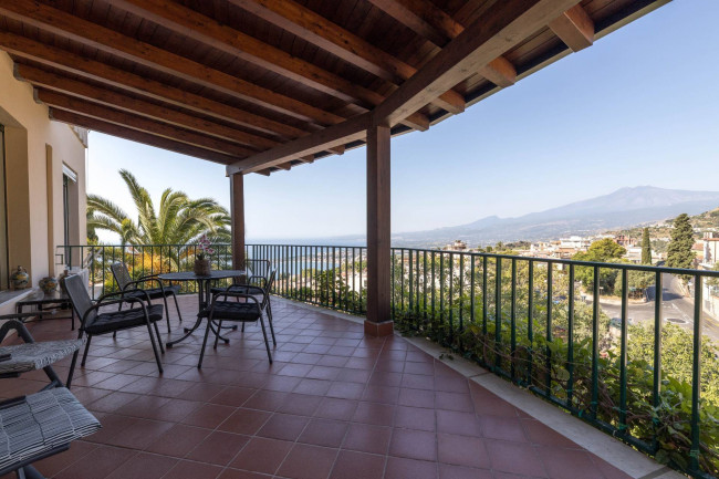 Detached Villa for sale in Taormina