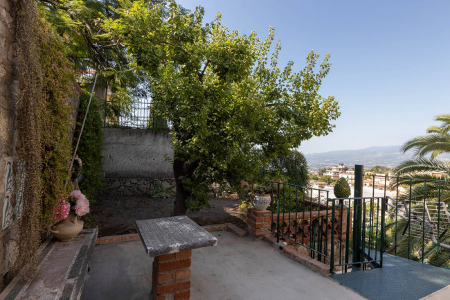 Detached Villa for sale in Taormina