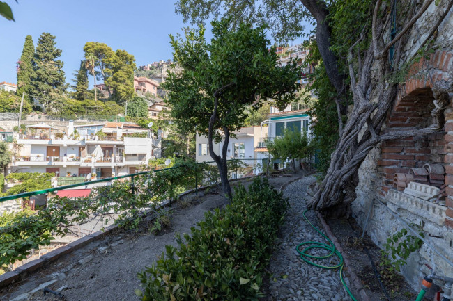 Detached Villa for sale in Taormina