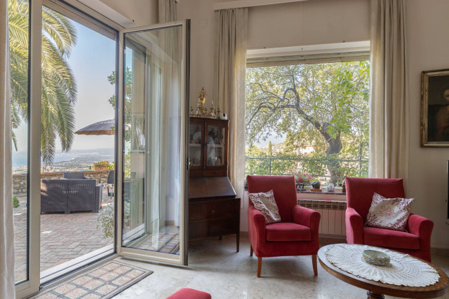 Detached Villa for sale in Taormina