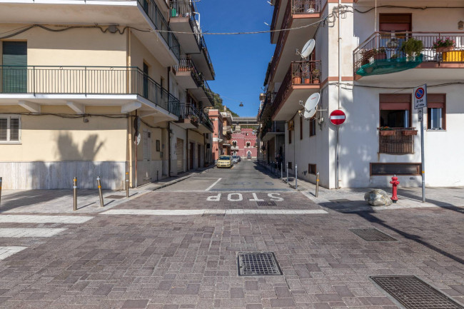 Porzione di villa in vendita a Letojanni