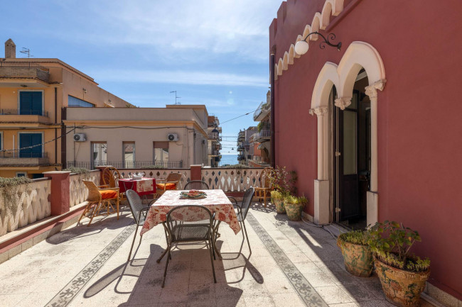 Porzione di villa in vendita a Letojanni