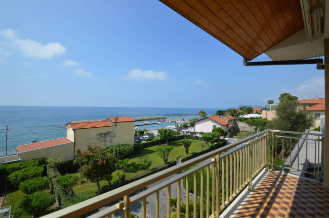 Appartamento in vendita a Santo Stefano al Mare