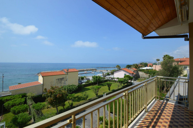 Appartamento in vendita a Santo Stefano al Mare