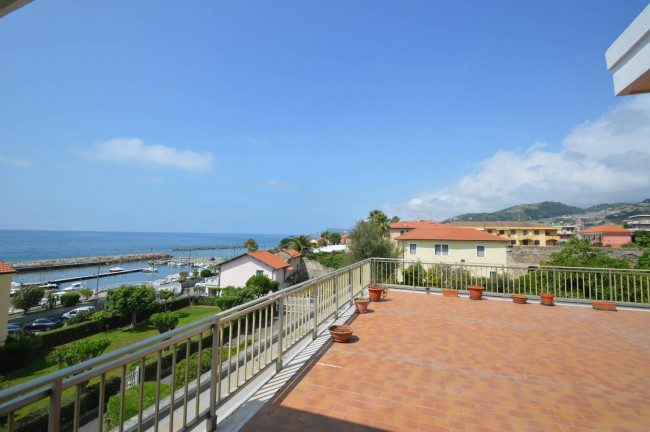 Appartamento in vendita a Santo Stefano al Mare