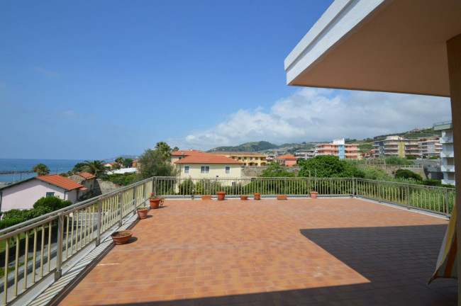 Appartamento in vendita a Santo Stefano al Mare