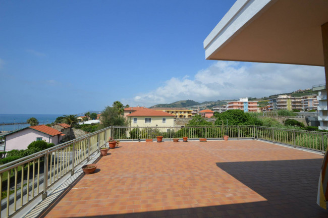 Appartamento in vendita a Santo Stefano al Mare