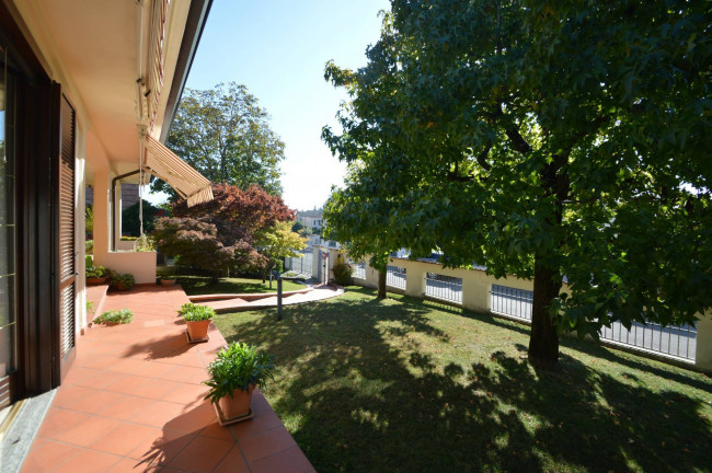 Villa in vendita a Sommo