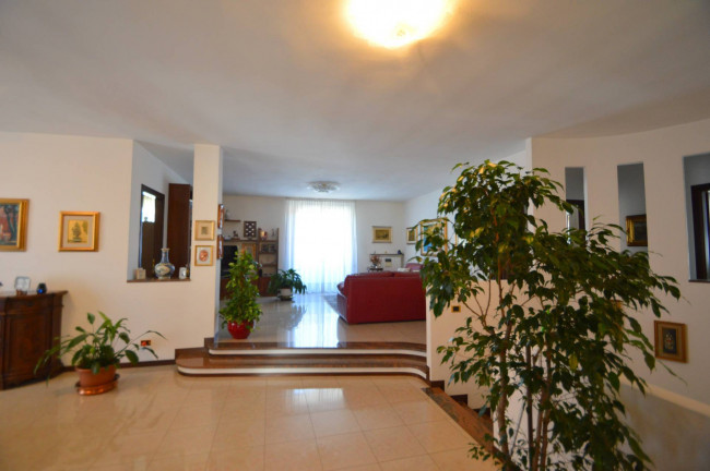 Villa in vendita a Sommo