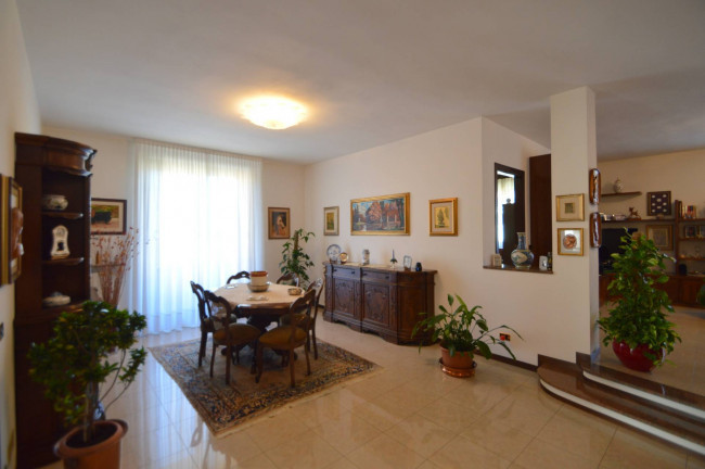 Villa in vendita a Sommo